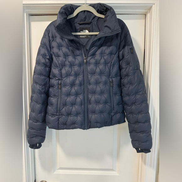 The North Face woman's Holladown Sustainable 550 Down Puffer NAVY SIZE LARGE. - Picture 2 of 10